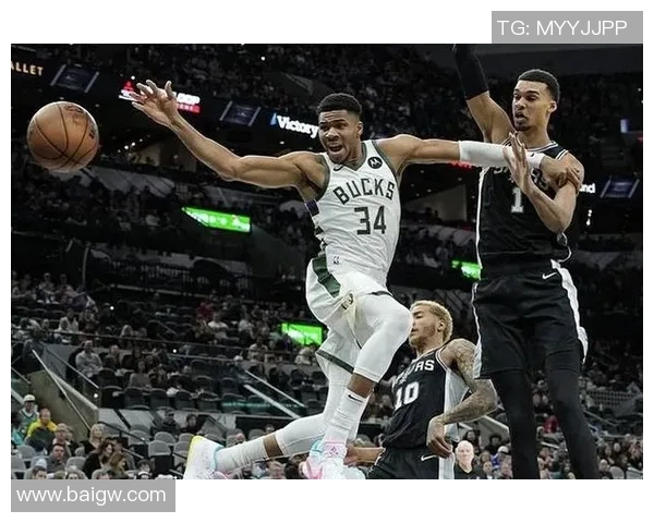 文班亚马首场比赛表现耀眼五次盖帽与字母哥隔扣引发热烈讨论