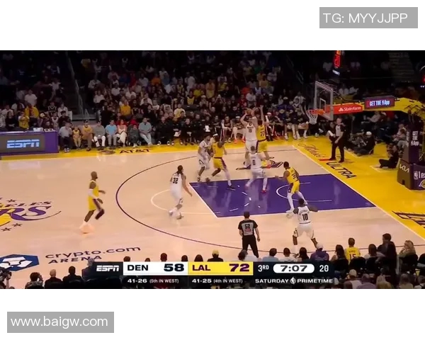 湖人对阵掘金精彩直播全程回顾与赛后分析尽在新浪体育