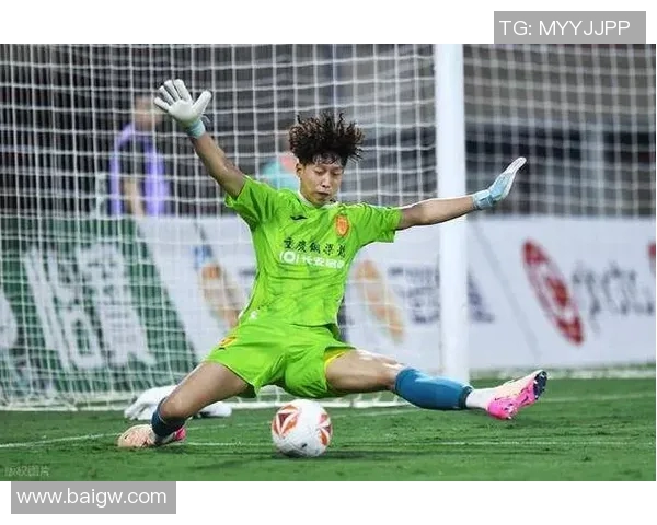 重庆足球队在洲际杯中的灵活性表现引发热议与期待 重庆足球队在洲际杯中的灵活性表现引发热议与期待