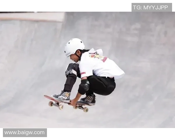 重庆滑板队在极限运动嘉年华中的速度表现引发热议与关注