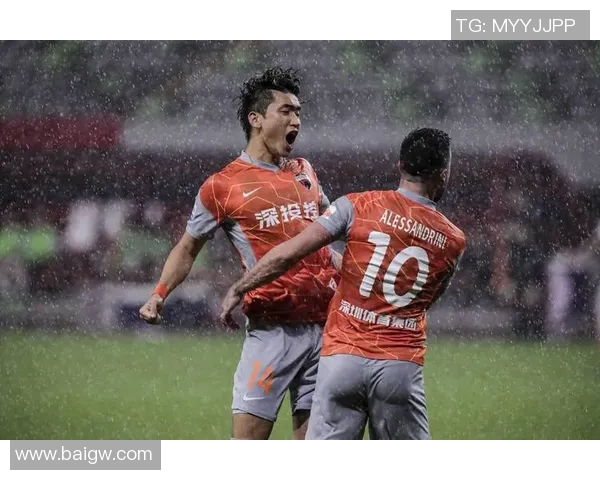 克罗斯：从足球场上的中场指挥官到全球品牌代言人的传奇之路