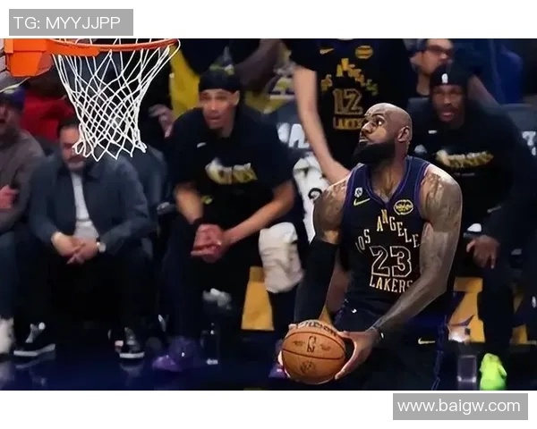 利物浦与贺芬咸激战正酣比分悬念引人关注